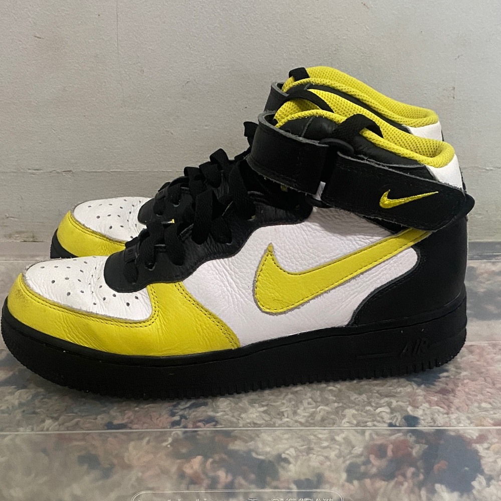 Used Nike High-Top Air Force 1s Size Men’s 7 Sneakers in Black and Yellow